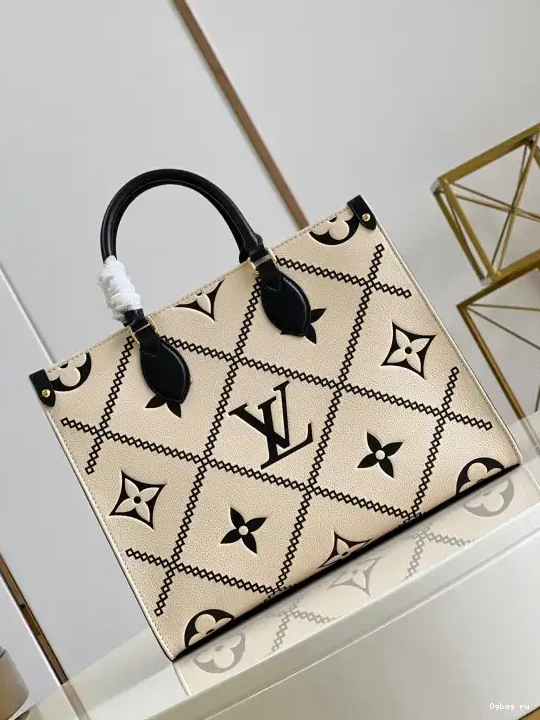 LOUIS ONTHEGO MM VUITTON 0604